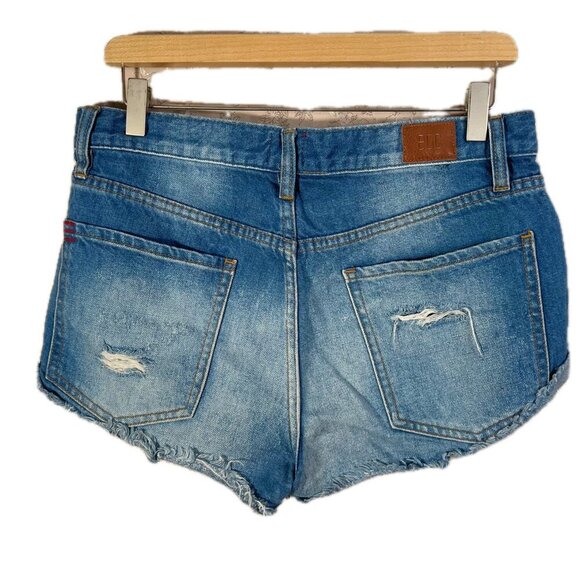 BDG Boyfriend Low-Rise Distressed Medium Wash Denim Shorts Jeans Shorts Size 27 - Picture 4 of 7